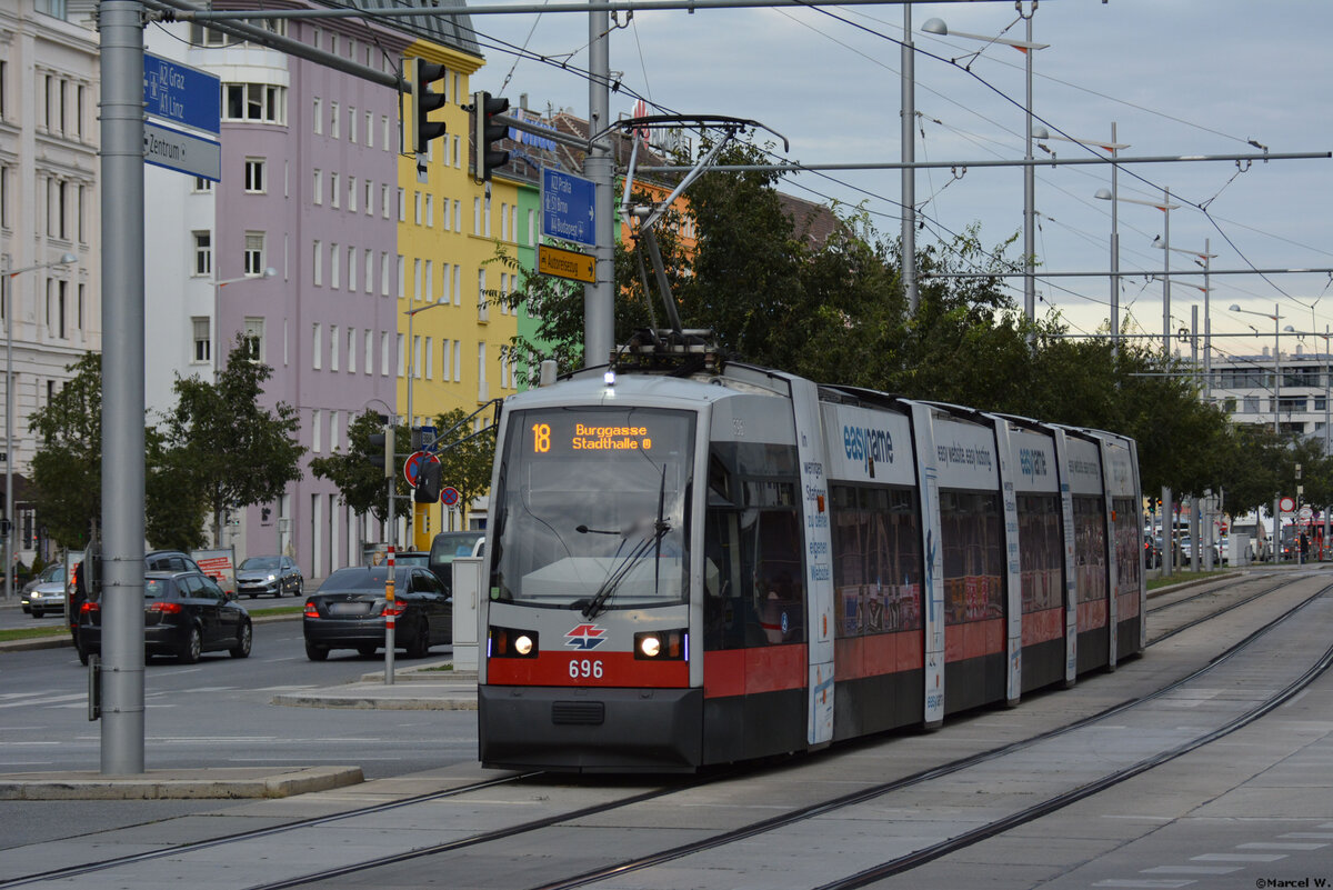 04.10.2019 | Österreich - Wien | Straßenbahn Typ  Ulf  Nummer  696  |