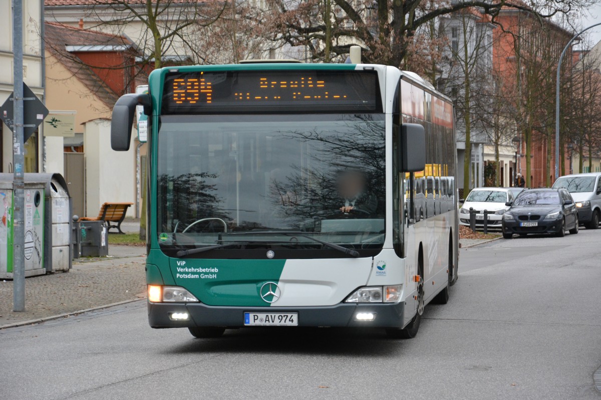 15.12.2014 Potsdam Karl-Liebknecht-Straße/ Karl-Gruhl-Straße, Aufgenommen wurde P-AV 974 auf der Linie 694 nach Drewitz. 