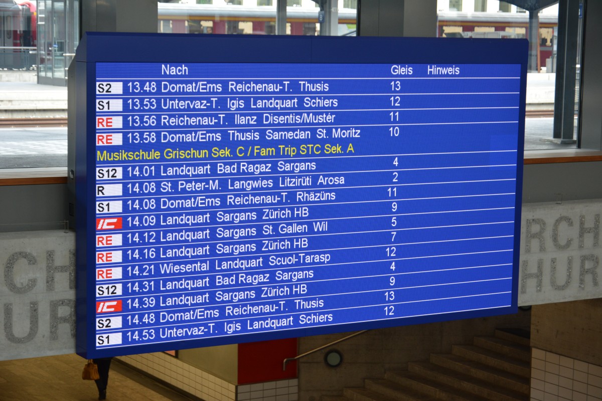 Abfahrtstafel vom Bahnhof Chur. Aufgenommen am 16.10.2015.
