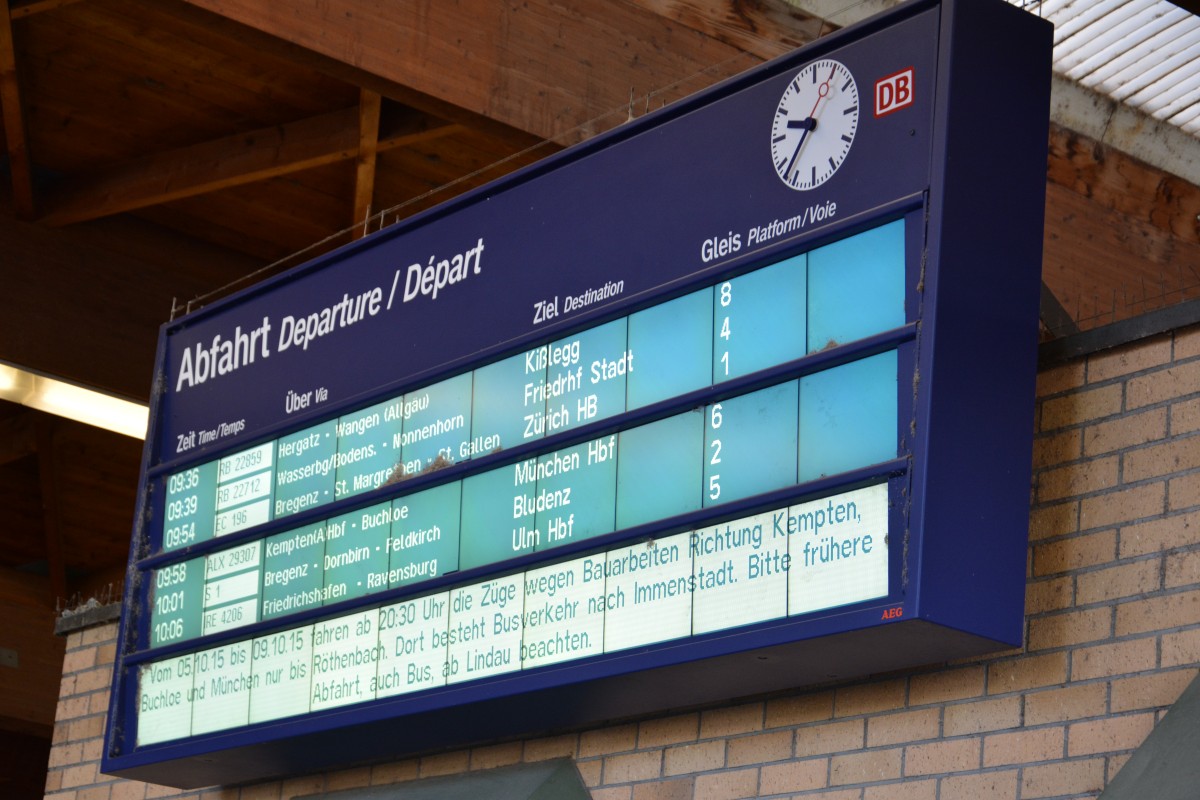 Abfahrtstafel Lindau Hauptbahnhof. Aufgenommen am 06.10.2015.