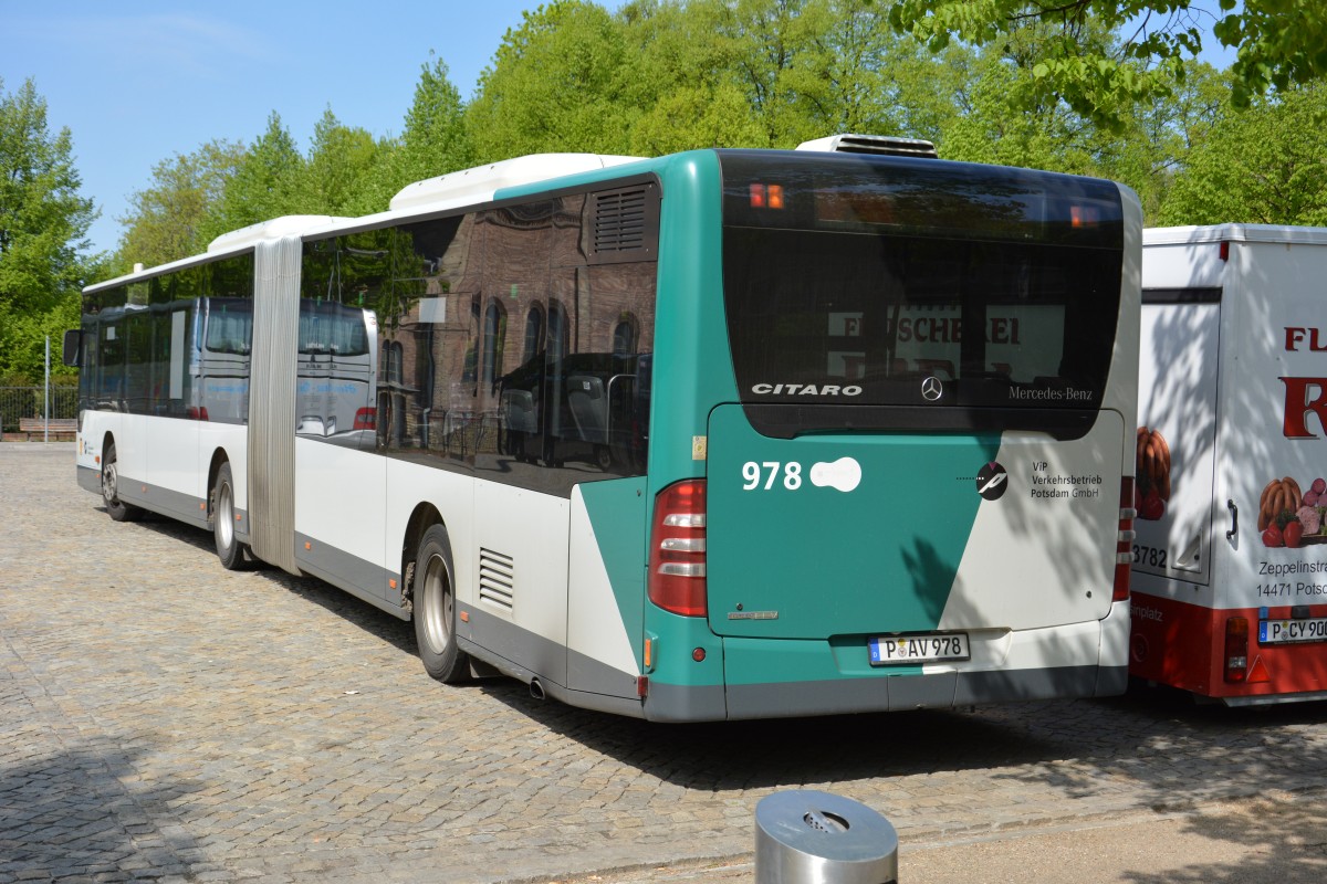 Am 03.05.2015 steht P-AV 978 auf dem Bassinplatz in Potsdam. Aufgenommen wurde ein Mercedes Benz Citaro Facelift.
