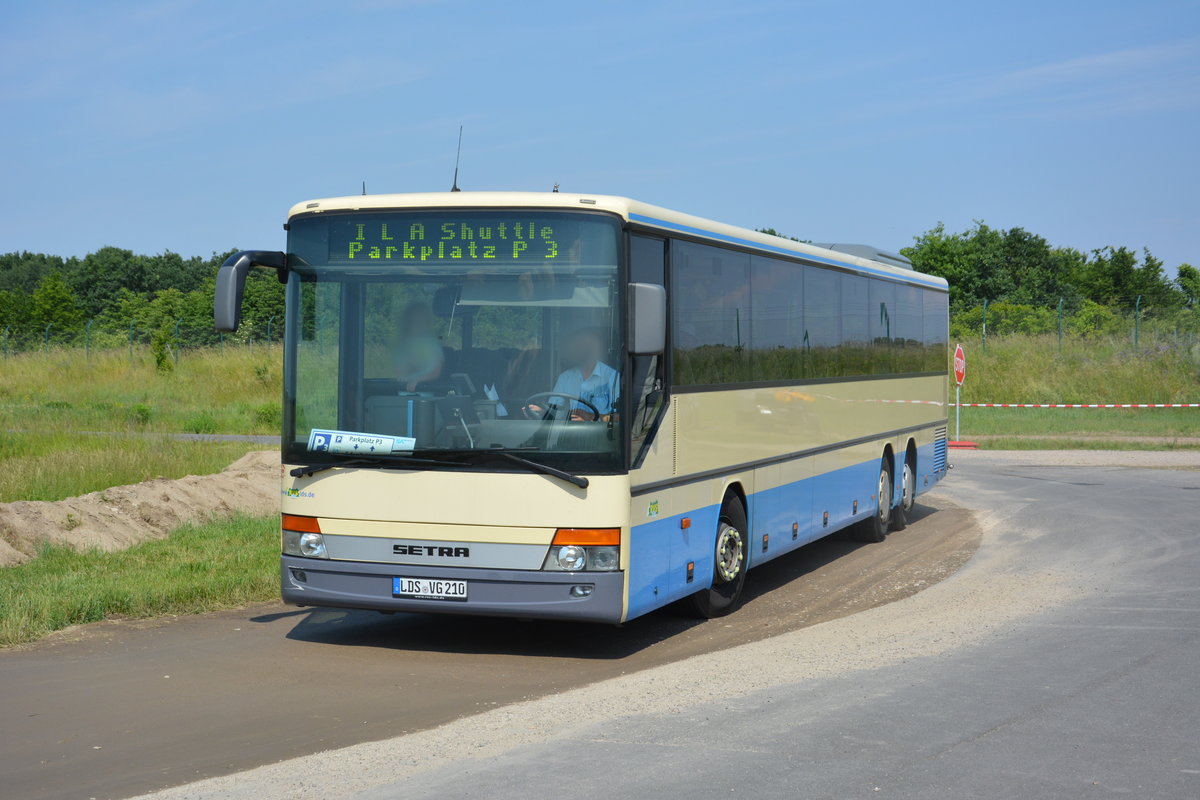 Am 04.06.2016 fährt LDS-VG 210 für die ILA 2016 Shuttle zwischen Parkplatz und ILA-Gelände. Aufgenommen wurde ein Setra S 319 UL der RVS.

