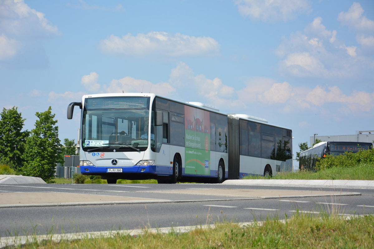 Am 04.06.2016 fährt P-AV 360 auf der ILA-Shuttle Linie P3 zwischen dem ILA-Gelände und Parkplatz P3. Aufgenommen wurde ein Mercedes Benz Citaro I Facelift der BVSG (Betriebshof Werder Havel).