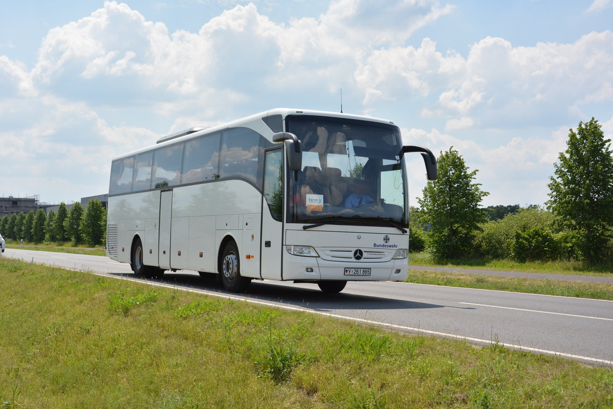 Am 04.06.2016 wurde dieser Bus der Bundeswehr (Y-261 865) beim ILA-Gelände gesichtet. Aufgenommen wurde ein Mercedes Benz Tourismo. 