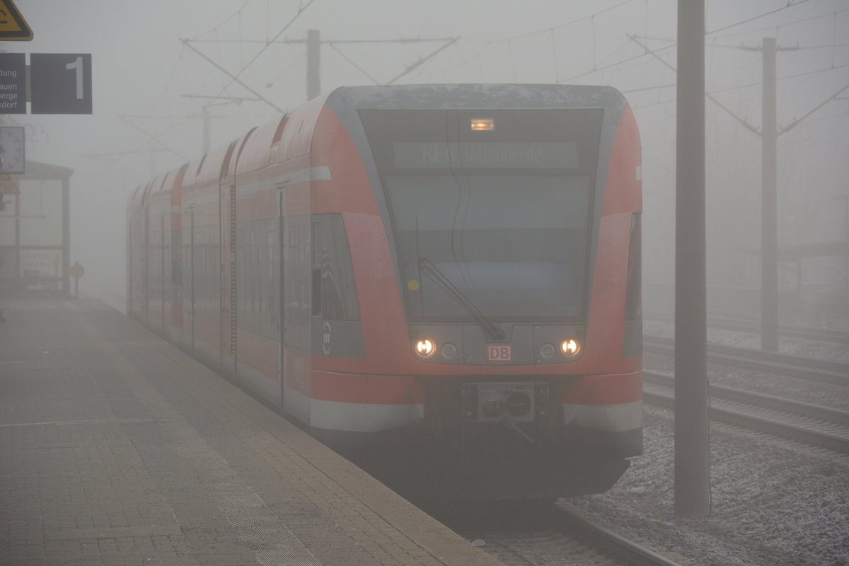 Am 04.12.2016 steht dieser RE6 nach Wittenberge im Bahnhof Falkensee zur Abfahrt bereit. 