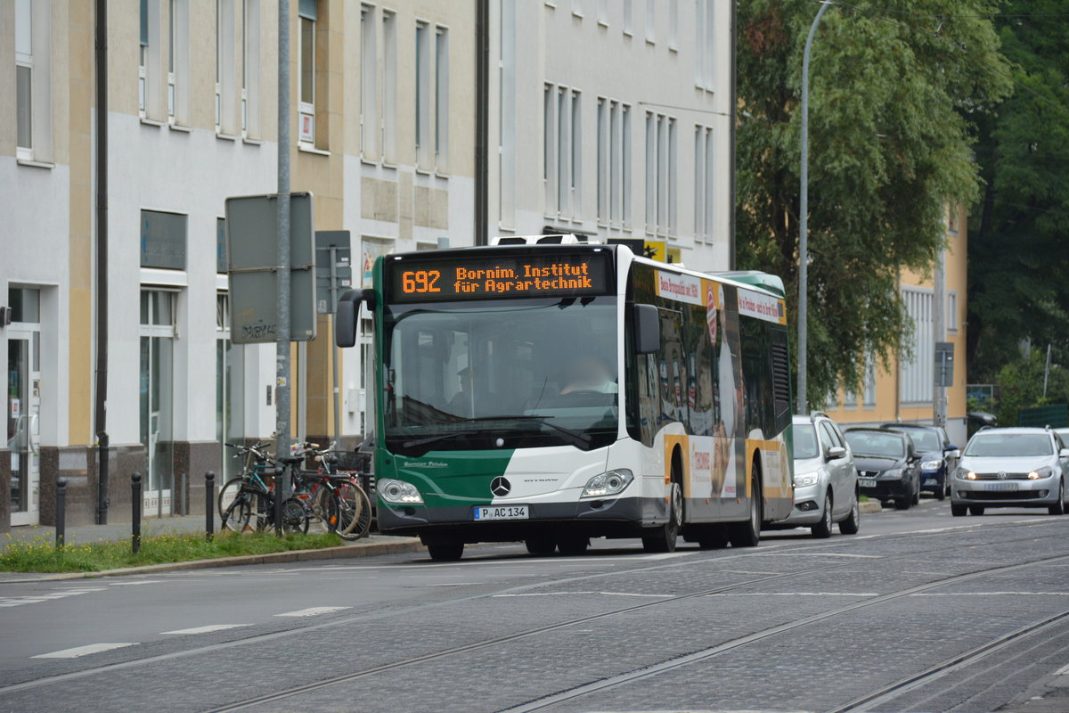 Am 05.08.2016 fährt P-AC 134 auf der Linie 692 nach Bornim. Aufgenommen wurde ein Mercedes Benz Citaro der 2. Generation / Potsdam, Am Kanal/Französische Straße. 