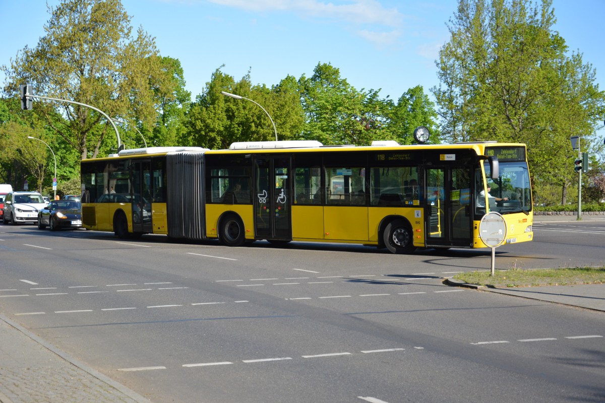 Am 07.05.2015 fährt B-V 4083 auf der Linie 118. Aufgenommen wurde ein Mercedes Benz Citaro / Berlin Wannsee. 