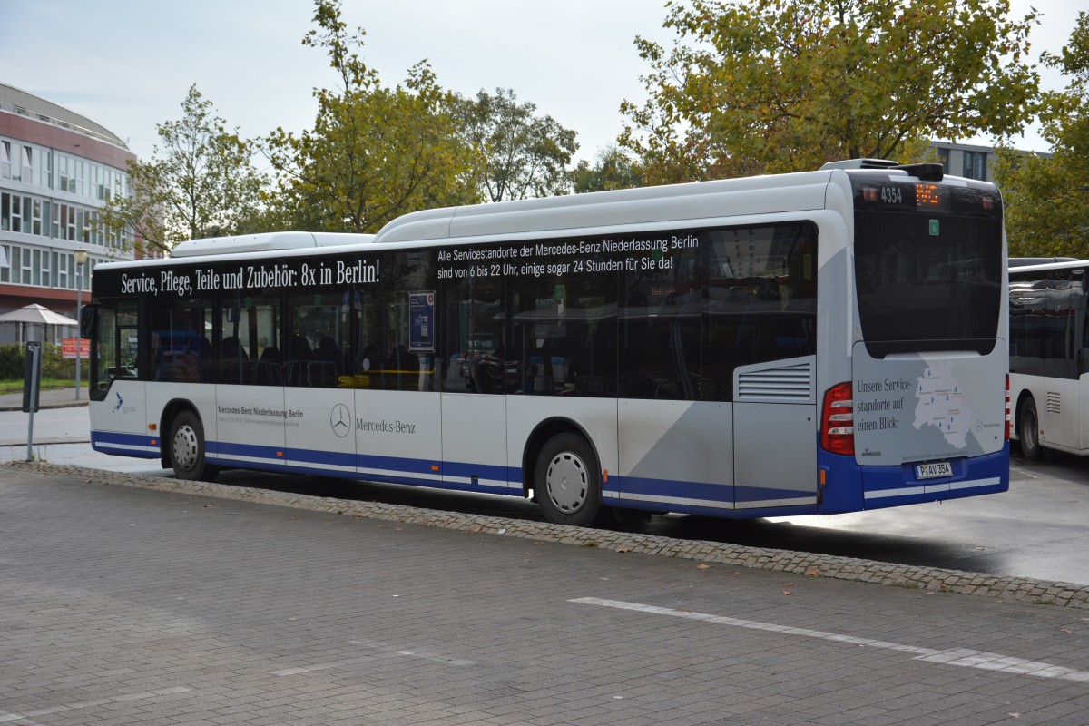 Am 09.10.2014 steht P-AV 354 (aus Werder Havel/Mercedes Benz O530 LE) als Einsatzwagen am Hauptbahnhof in Potsdam.
