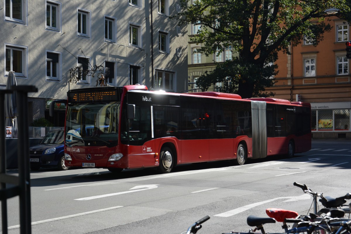 Am 12.10.2015 fährt I-436IVB auf der Linie 4 durch Innsbruck. Aufgenommen wurde ein Mercedes Benz Citaro der 2. Generation.
