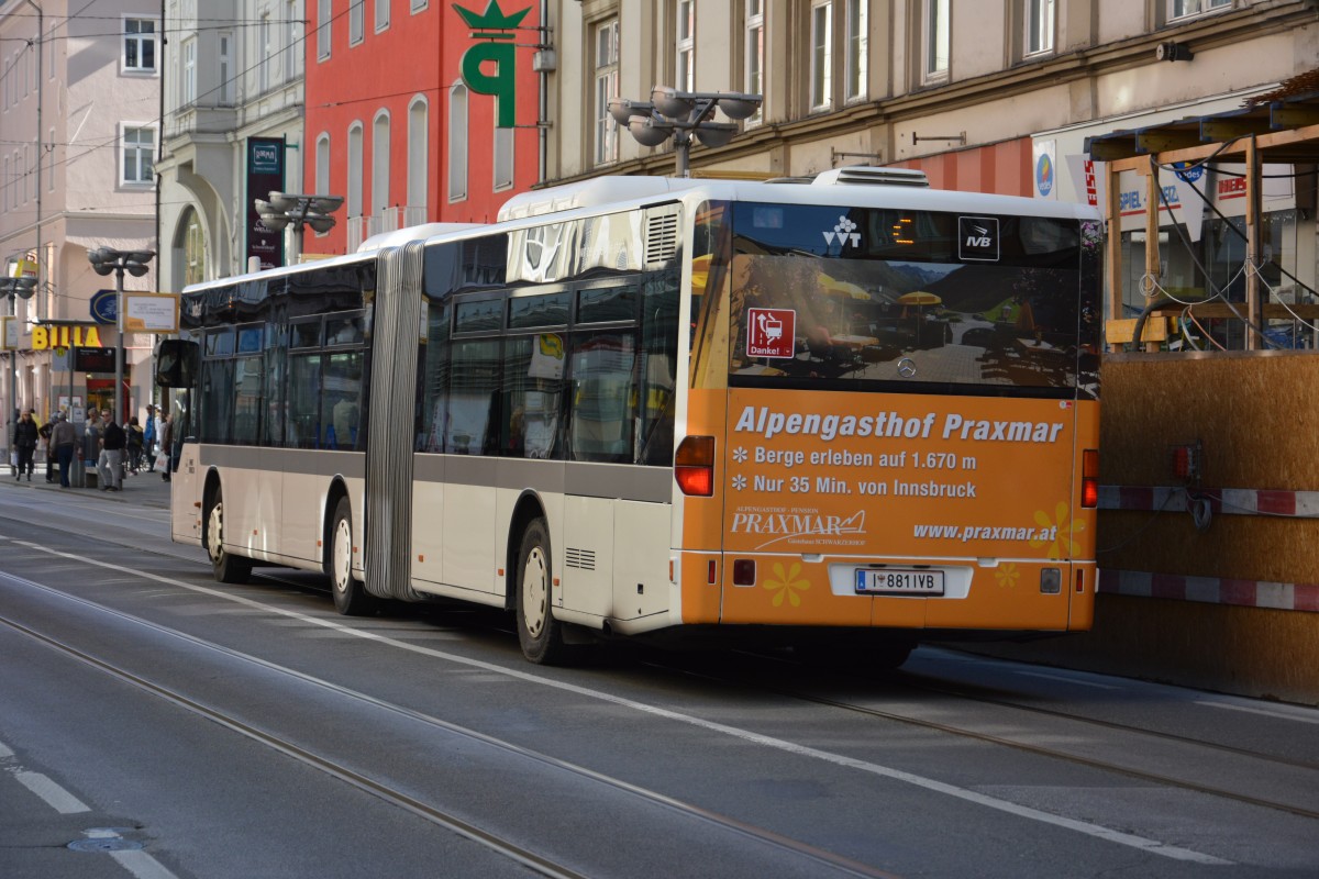 Am 12.10.2015 fährt I-881IVB auf der Linie C. Aufgenommen wurde ein Mercedes Benz Citaro G / Innenstadt Innsbruck. 