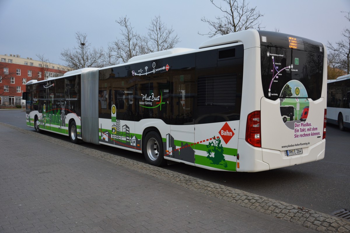 Am 13.03.2015 steht PM-E 264 am Hauptbahnhof in Potsdam. Aufgenommen wurde ein Mercedes Benz Citaro C2 GÜ.