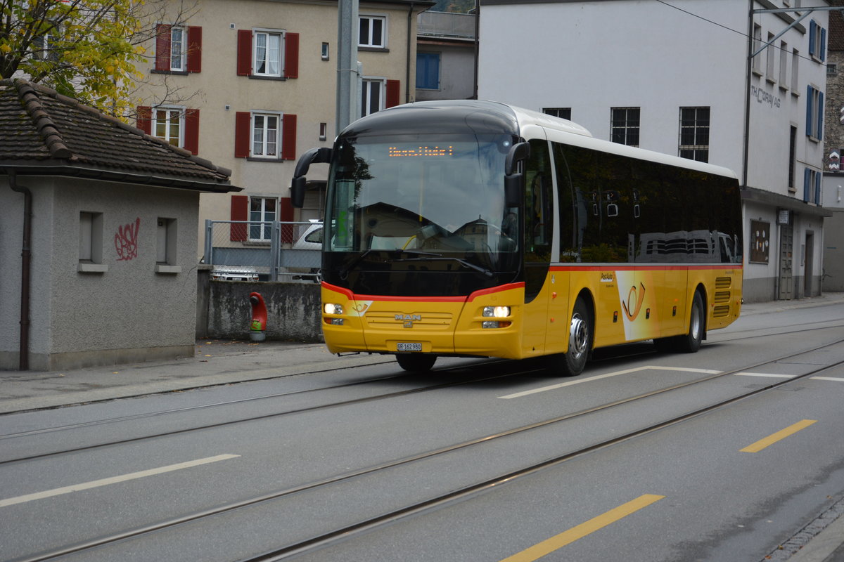 Am 16.10.2015 fährt GR-162980 auf Dienstfahrt durch Chur. Aufgenommen wurde ein MAN Lion's Regio.