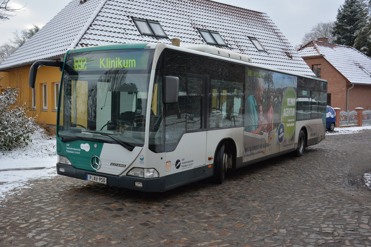 Am 17.01.2016 steht P-AV 910 in Potsdam, Institut für Agrartechnik und wartet auf die Fahrt zum Klinikum EVB. Aufgenommen wurde ein Mercedes Benz Citaro. 