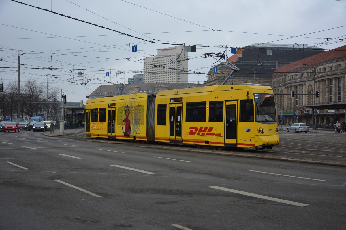 Am 18.02.2015 wurde diese Niederflurstraßenbahn  1339  gesichtet. Aufgenommen am Hauptbahnhof in Leipzig. 