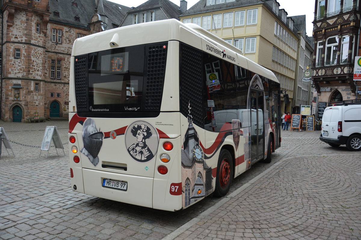 Am 19.04.2016 fährt MR-VB 97 auf der Linie 10 zum Schloss. Aufgenommen wurde ein BredaMenarinibus Vivacity+ / Marburg Oberstadt Markt. 