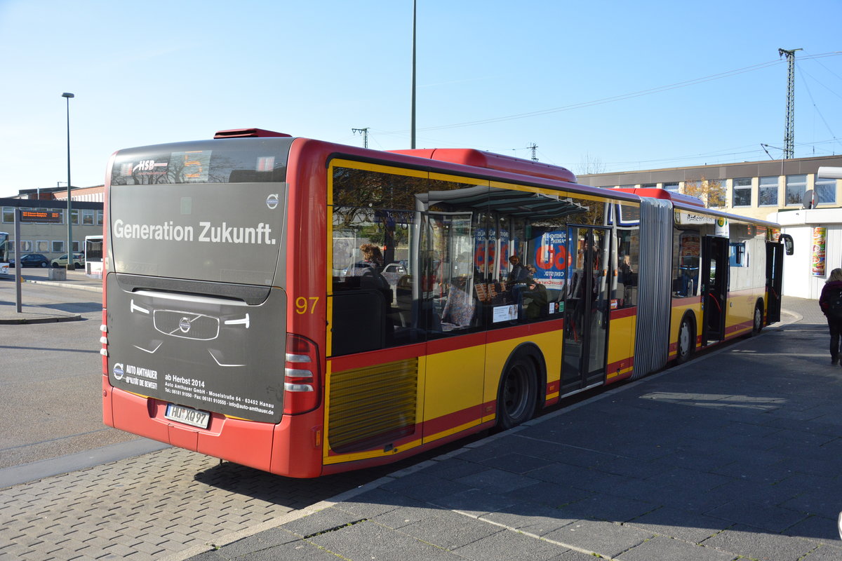 Am 20.04.2016 fährt HU-XQ 97 auf der Linie 5 durch Hanau. Aufgenommen wurde ein Mercedes Benz Citaro G Facelift / Hanau Hauptbahnhof.
