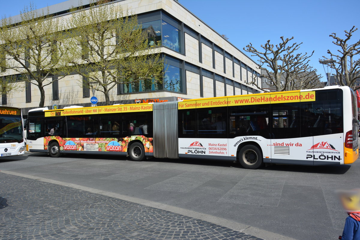 Am 21.04.2016 fährt MZ-SW 925 auf der Linie 56 durch Mainz. Aufgenommen wurde ein Mercedes Benz Citaro II G / Innenstadt Mainz.
