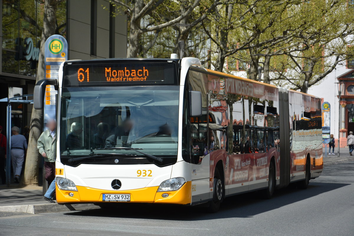 Am 21.04.2016 fährt MZ-SW 932 auf der Linie 61 nach Mombach. Aufgenommen wurde ein Mercedes Benz Citaro G II / Mainz Innenstadt.
