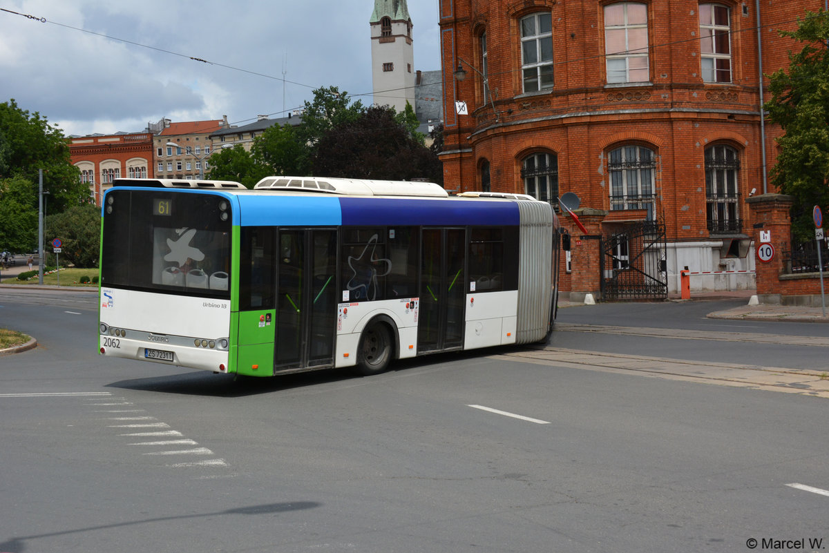 Am 23.06.2018 fuhr ZS-7231T auf der Linie 61 durch Stettin. Aufgenommen wurde ein Solaris Urbino 18. 
