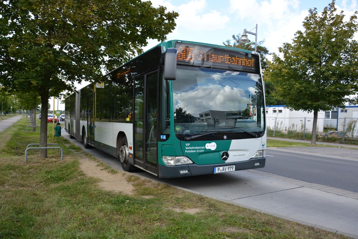 Am 27.08.2014 steht P-AV 979 (Mercedes Benz O530 Facelift) am Wissenschaftpark Golm. Gleich geht es als Linie 605 zum Hauptbahnhof Potsdam.