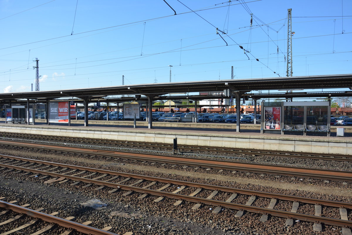 Bahnhof Hanau Hauptbahnhof. Aufgenommen am 20.04.2016.