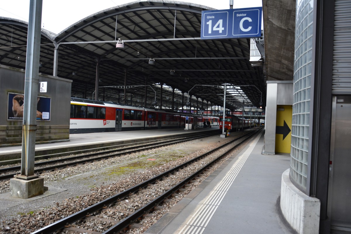 Bahnhof Luzern. Aufgenommen am 08.10.2015.