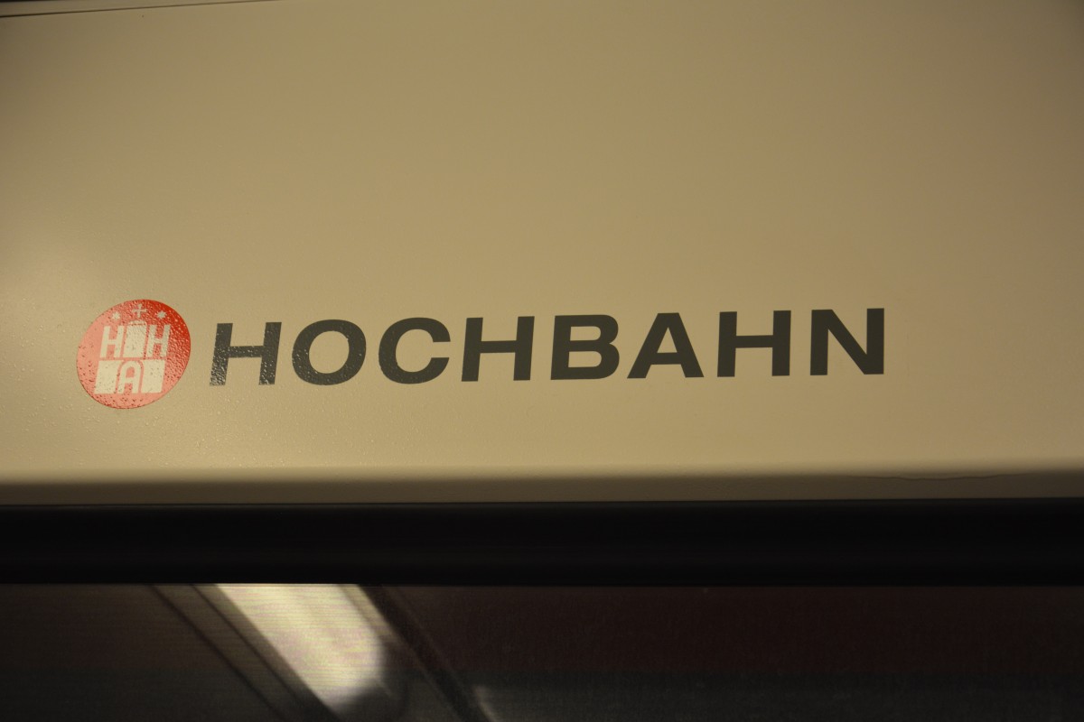 Betreiber der U-Bahn in Hamburg. Die Hochbahn. Aufgenommen am 11.07.2015 im U-Bahntyp DT4.