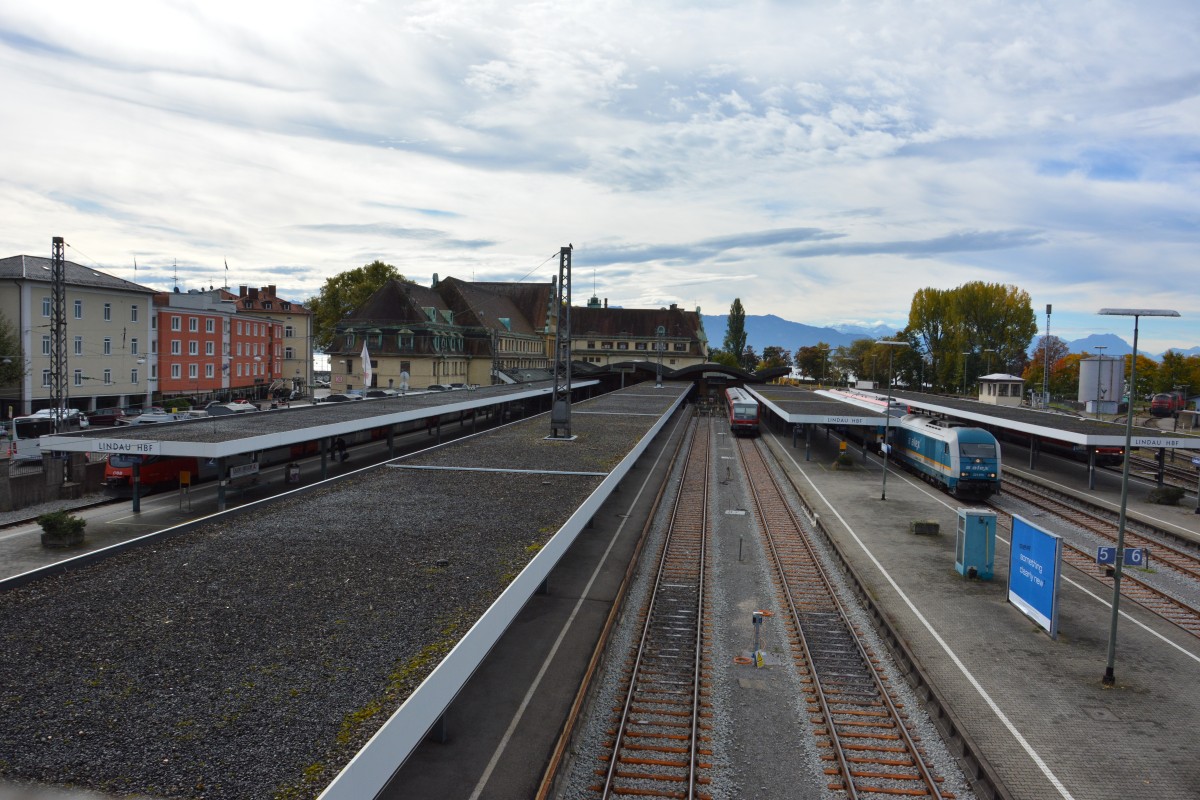 Blick auf den Bahnhof Lindau am Bodensee Hauptbahnhof. Aufgenommen am 06.10.2015.