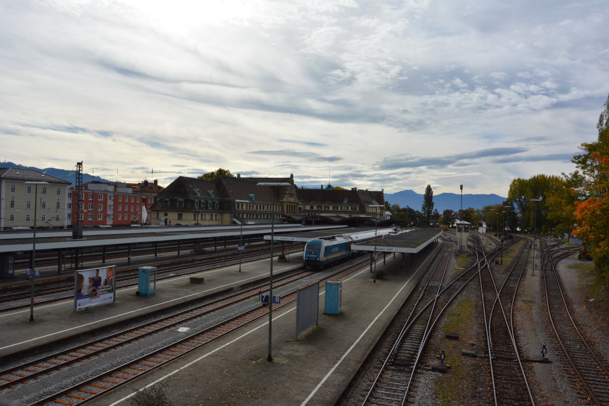 Blick auf den Bahnhof Lindau am Bodensee Hauptbahnhof. Aufgenommen am 06.10.2015.