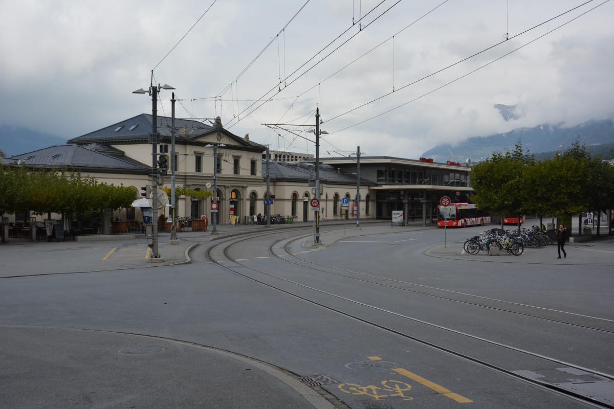 Blick auf das Bahnhofsgebäude vom Bahnhof Chur. Aufgenommen am 16.10.2015.