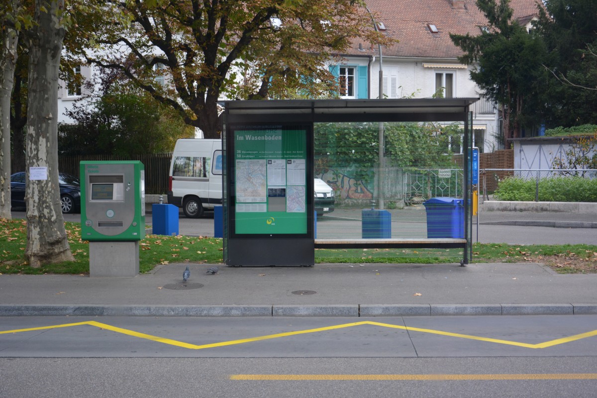Bushaltestelle, Basel Im Wasenboden. Aufgenommen am 13.10.2015.