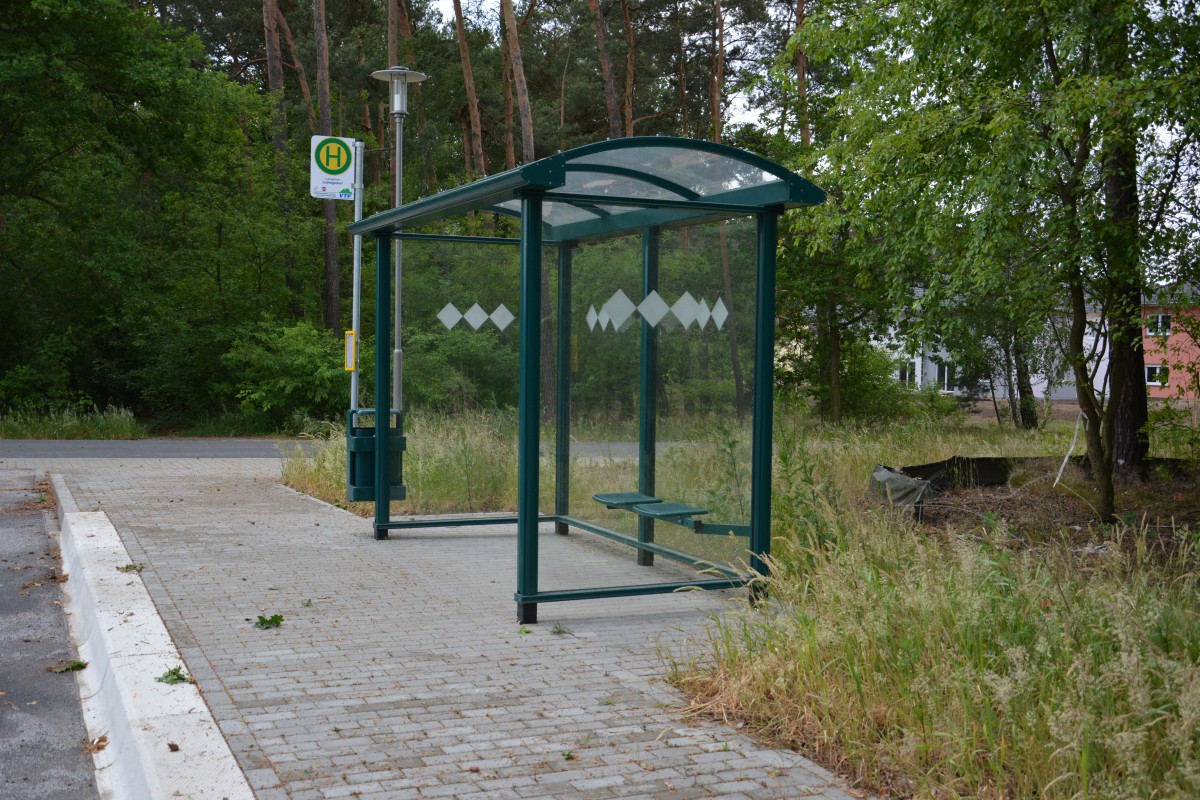 Bushaltestelle, Ludwigsfelde Ludwigsdorf. Aufgenommen am 14.06.2015.