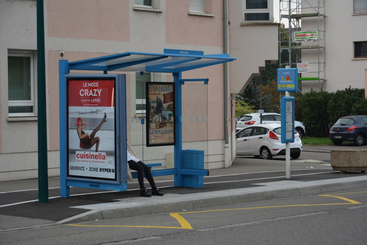 Bushaltestelle, Saint-Louis Frontière. Aufgenommen am 13.10.2015.