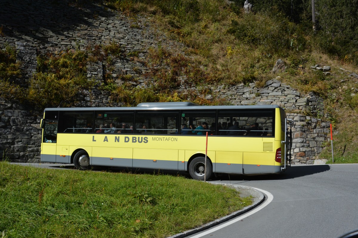 BZ-MBS 68 fährt am 09.10.2015 auf der Silvretta Hochalpenstraße in Richtung Silvretta Stausee, Österreich. Aufgenommen wurde ein Mercedes Benz Integro / Landbus Montafon. 