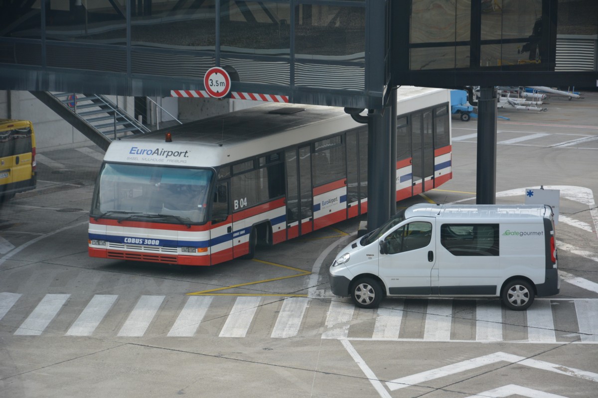 Cobus 3000 auf dem EuroAirport Basel Mulhouse Freiburg am 13.10.2015.