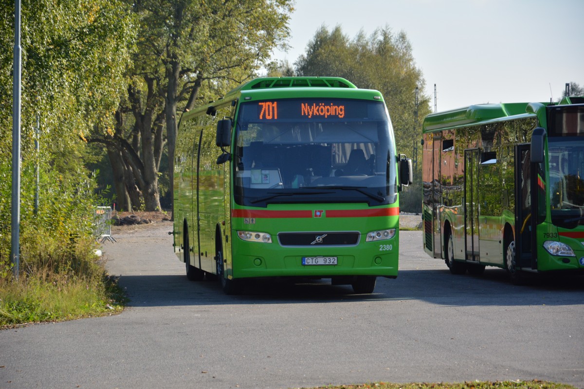 CTG 932 abgestellt am 18.09.2014 in der nhe des Busbahnhof Nykping. Aufgenommen wurde ein Volvo 9700.
