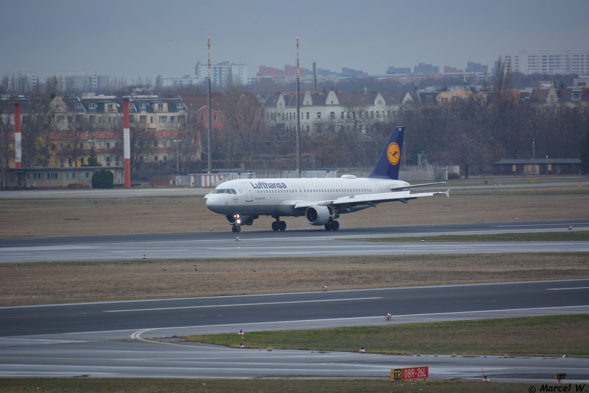 Datum: 23.12.2018

Von: FRA- Frankfurt

Nach: TXL - Berlin

Flugnummer: LH-182

Flugzeug: Airbus A320-211

Registration: D-AIQD

Airline: Lufthansa

Aufnahmeort: Berlin Tegel