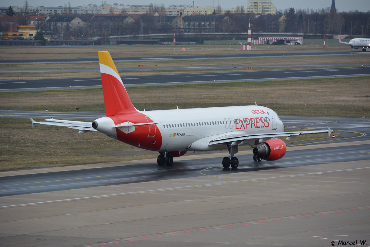 Datum: 23.12.2018

Von: TXL - Berlin

Nach: MAD - Madrid

Flugnummer: I23677

Flugzeug: Airbus A320-214

Registration: EC-JFH

Airline: Iberia Express

Aufnahmeort: Berlin Tegel