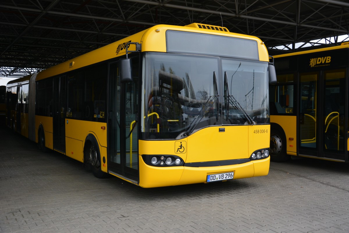 DD-VB 296 (458 006-6) in Dresden Gruna am 06.04.2014. Aufgenommen wurde ein Solaris Urbino 18.