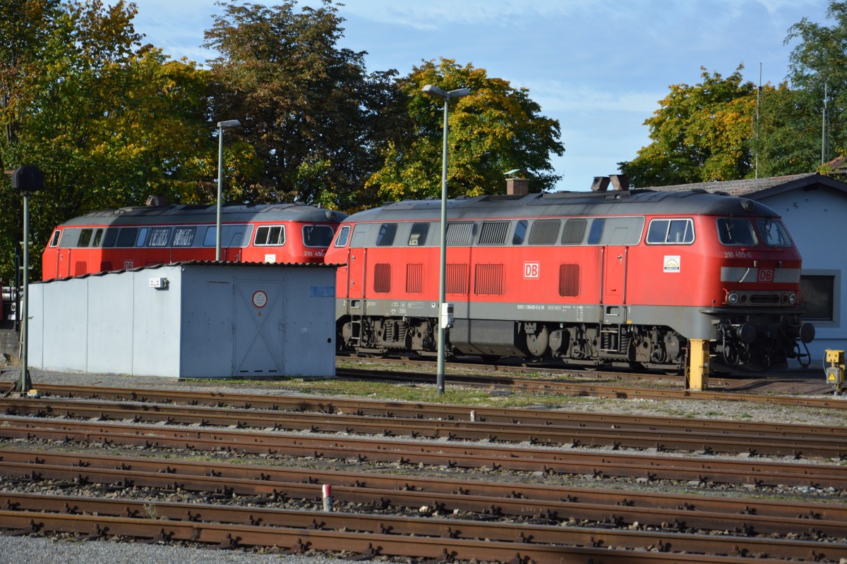 Diese BR 218 (218 495-0), (9280 1 218495-0) steht am 06.10.2015 im Bahnhof Lindau Hauptbahnhof.