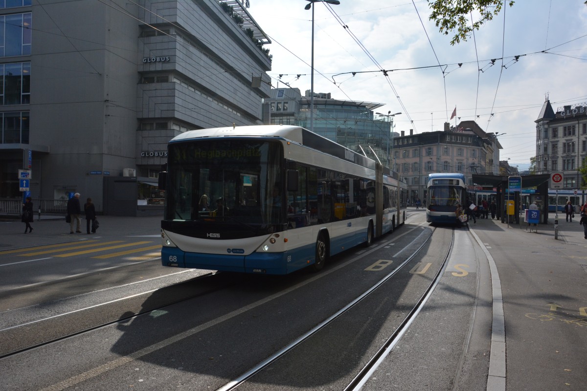 Dieser Hess O-Bus mit der Nummer  68  fährt am 14.10.2015 auf der Linie 31 zum Hegibachplatz. Aufgenommen am Züricher HB.
