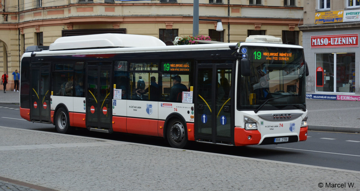 Dieser IVECO Urbanway (8U6 2156 (Nr 74) fuhr am 24.09.2017 auf der Linie 19 in Ústí nad Labem. 