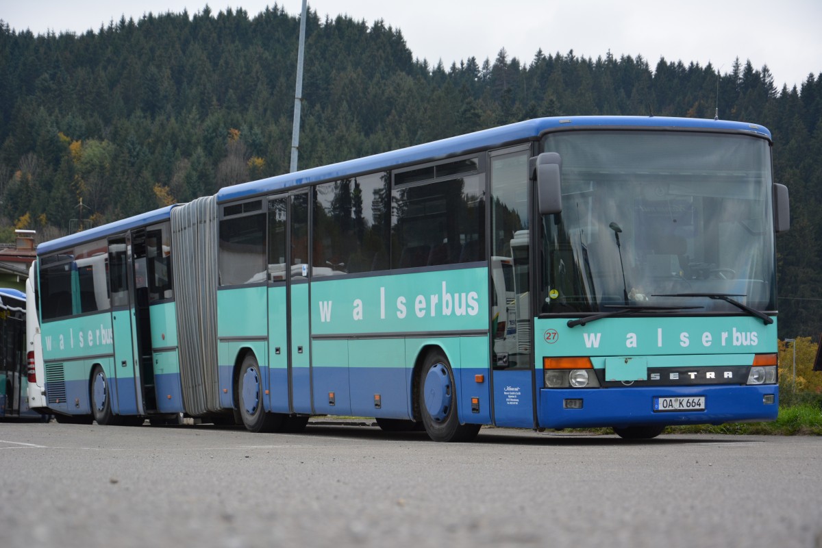 Dieser Setra S 3XX (OA-K 664) steht am 11.10.2015 in Sonthofen.
