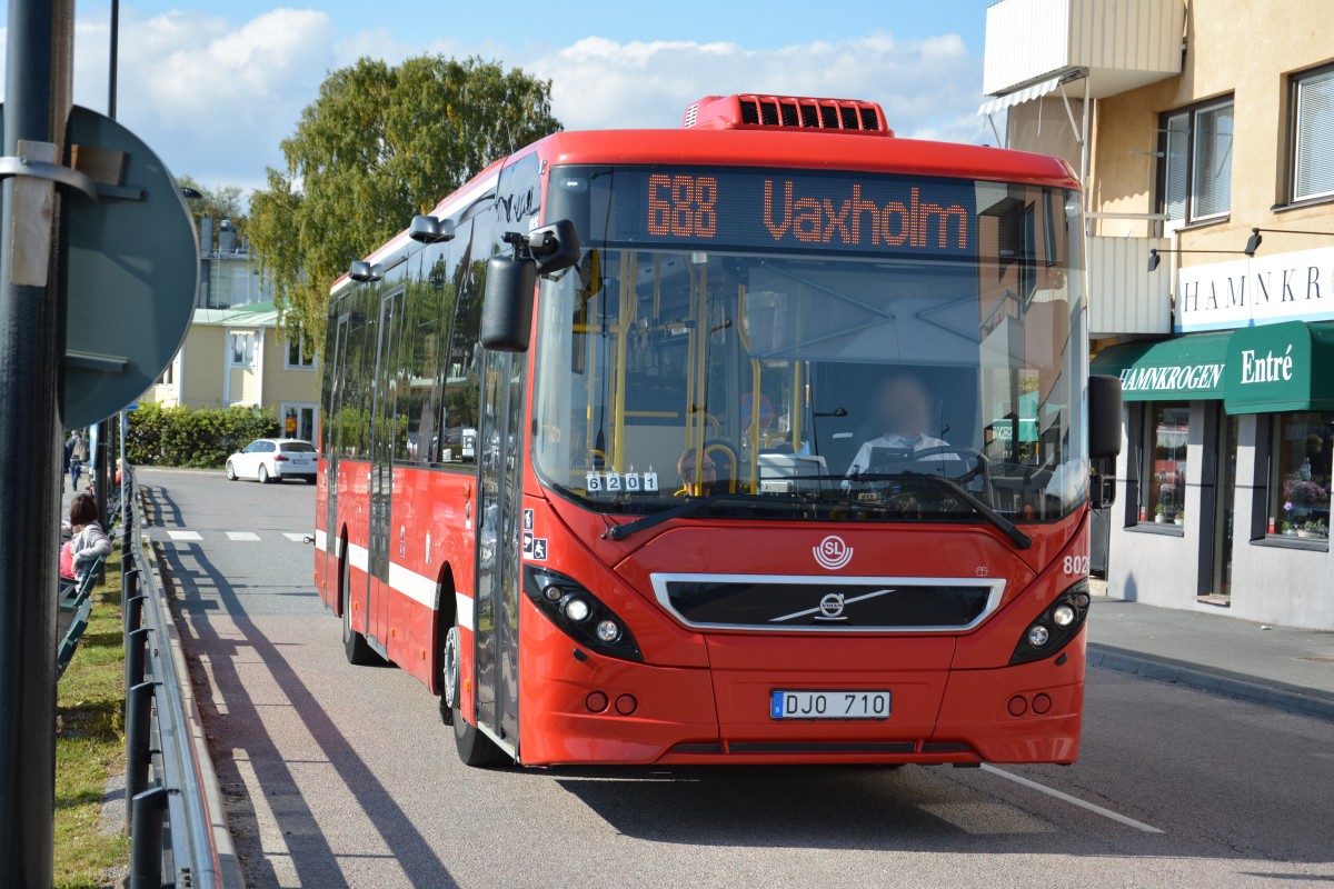 DJO 710 (Volvo 8900) fhrt am 13.09.2014 auf der Linie 688. Aufgenommen in Vaxholm.