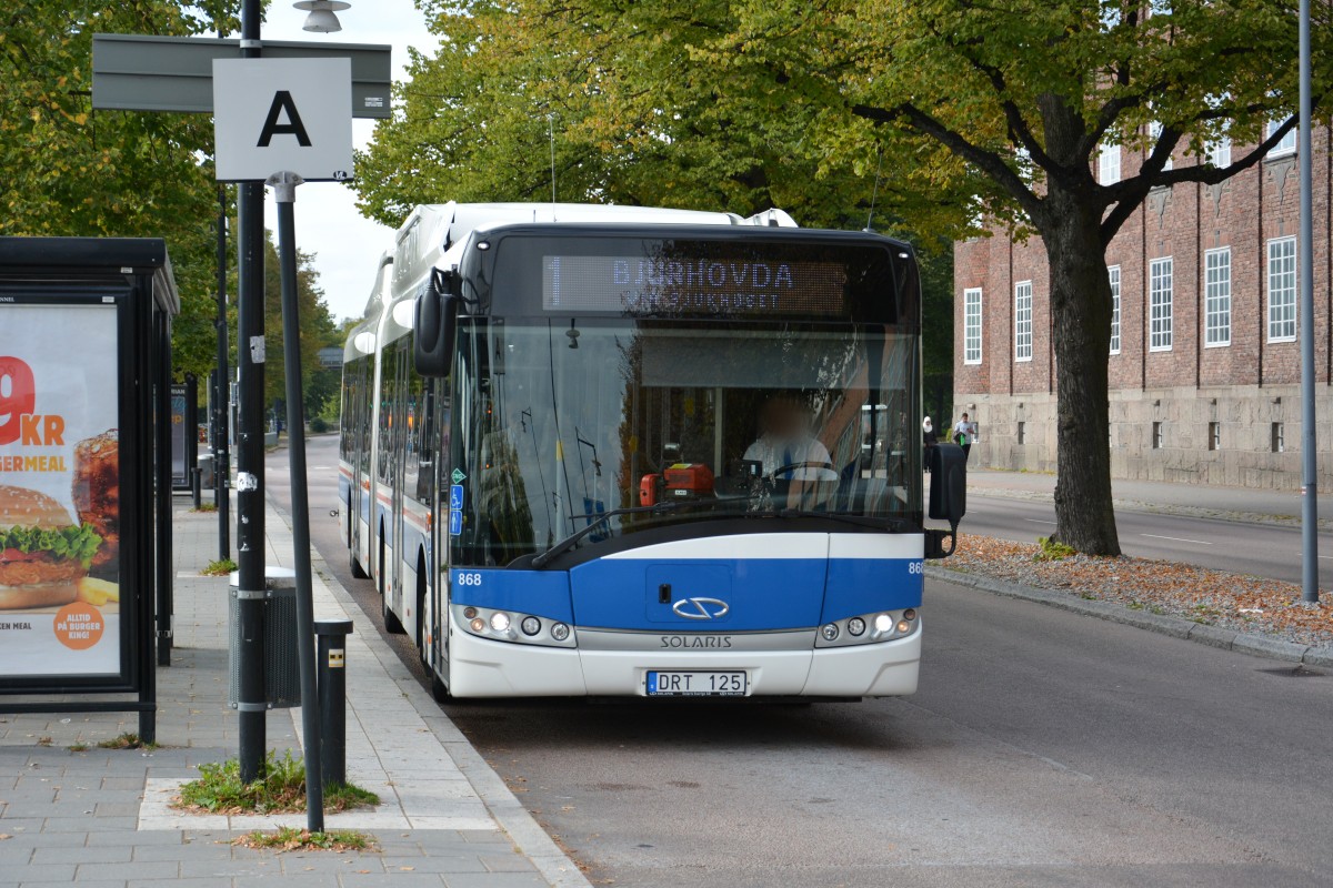 DRT 125 befindet sich am 17.09.2014 auf der Stadtlinie 1 am Busbahnhof Vsters. Aufgenommen wurde ein Solaris Urbino 18 CNG.