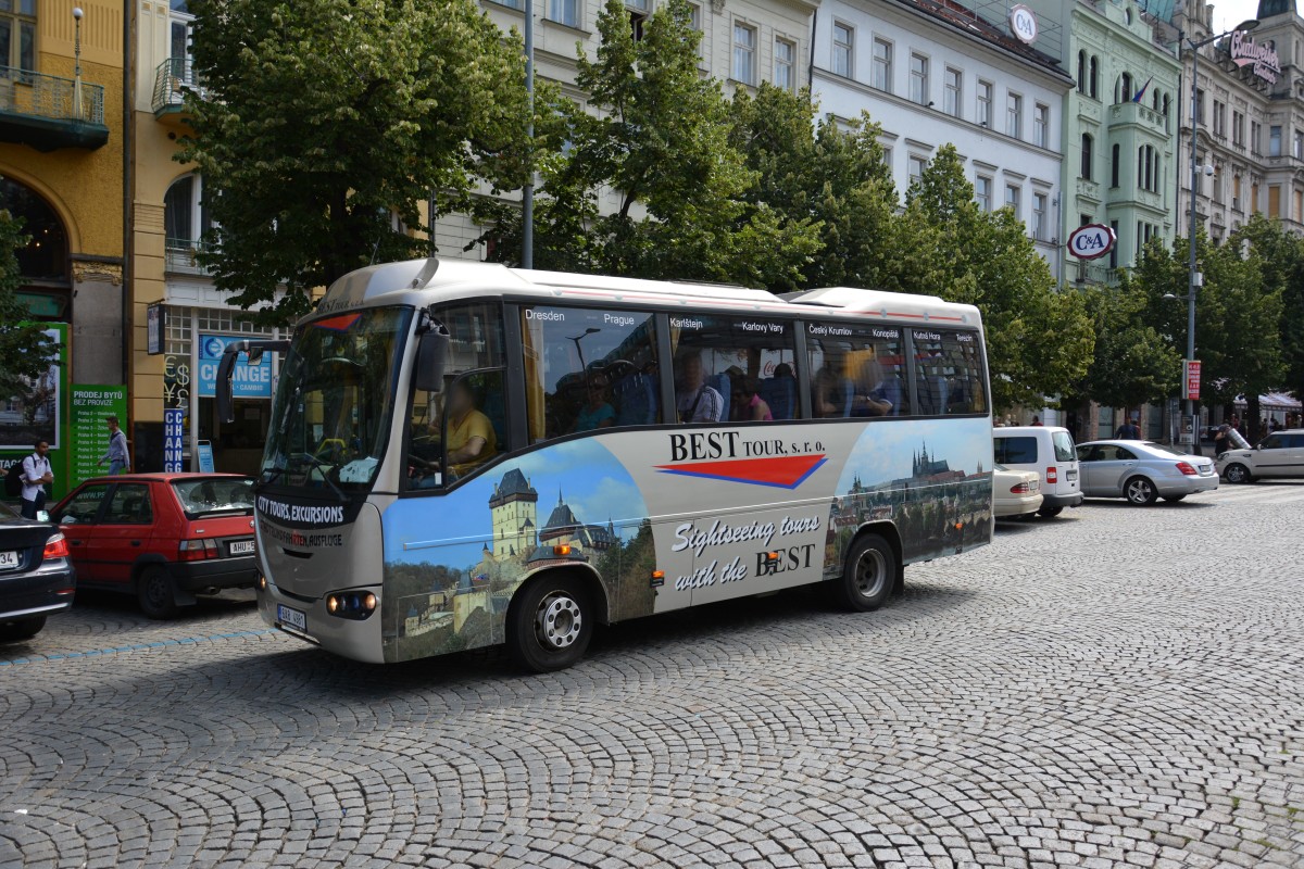 Ein fr mich unbekannter Bus in Prag am 16.07.2014.