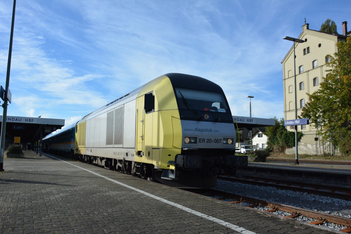 ER 20 (20-007) steht am 06.10.2015 im Bahnhof Lindau Hauptbahnhof.