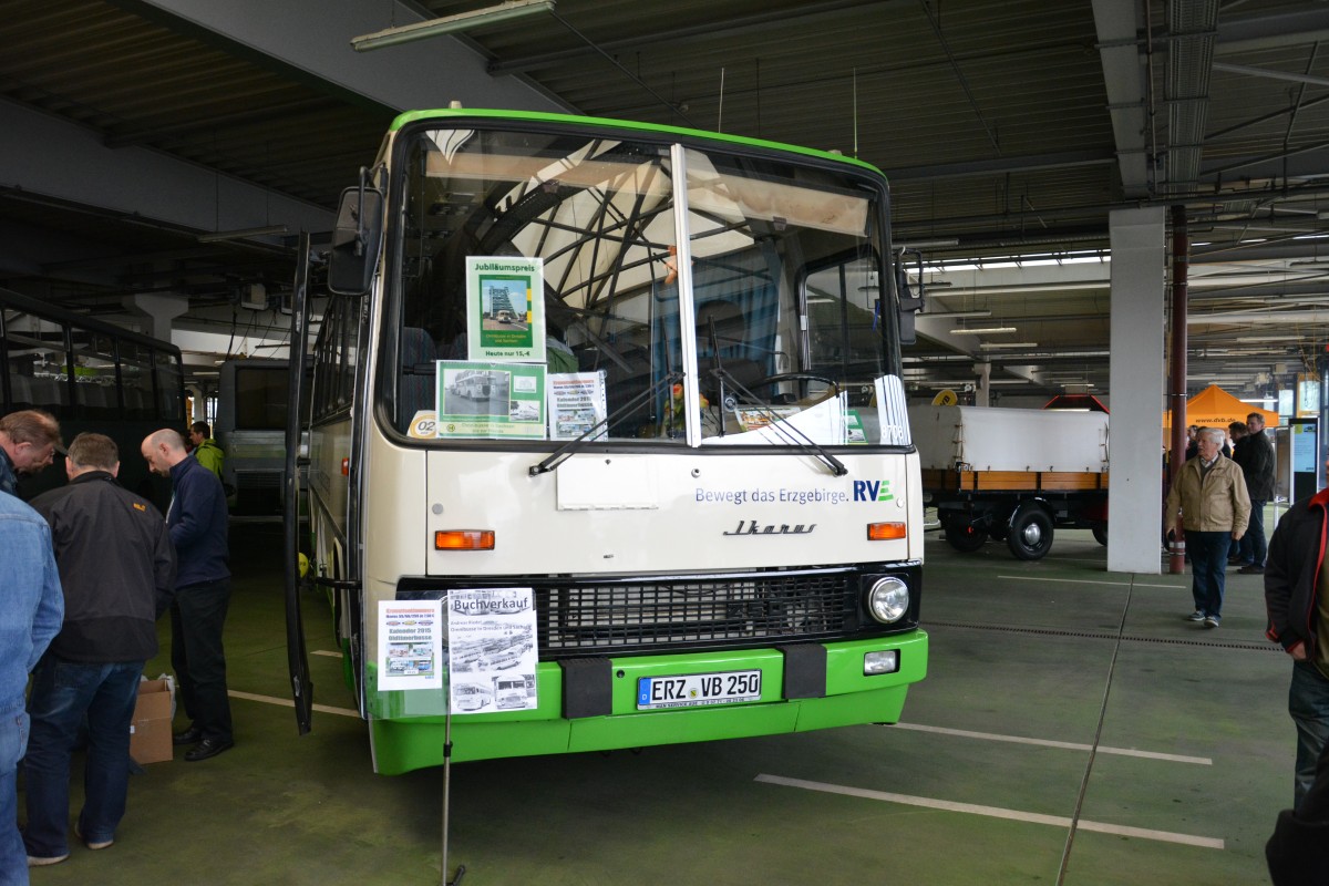 ERZ-VB 250 steht am 06.04.2015 auf dem Betriebshof der DVB in Dresden Gruna. Aufgenommen wurde ein Ikarus 250.