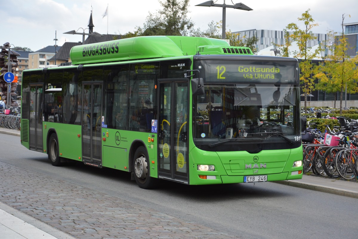 EYB 246 fährt am 10.09.2014 auf der Linie 12 am Hauptbahnhof Uppsala.