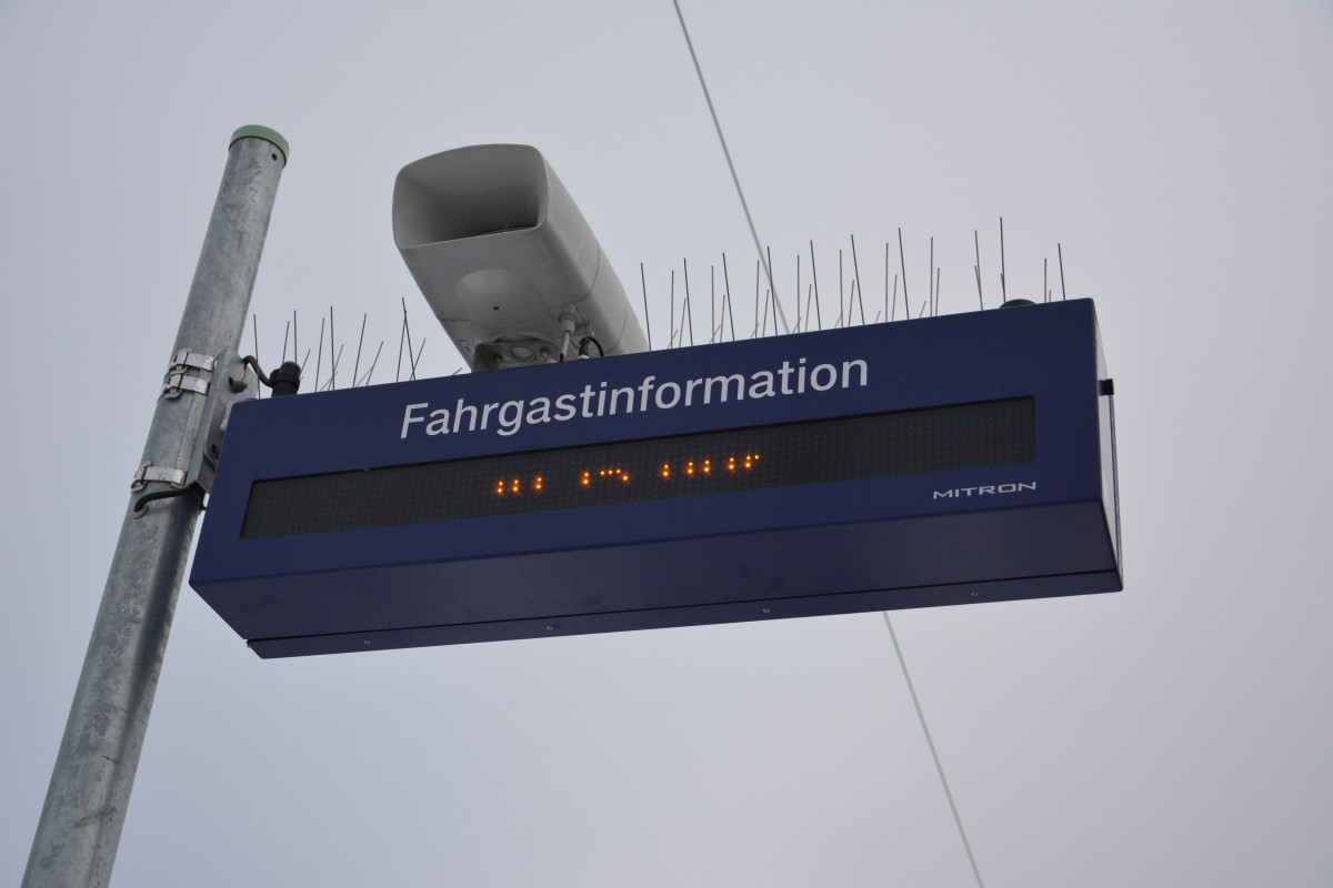 Fahrgastinformation am Bahnhof Saarmund. Aufgenommen am 06.02.2015.